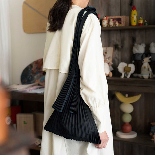 Pleco Tate Pleats bag large. black